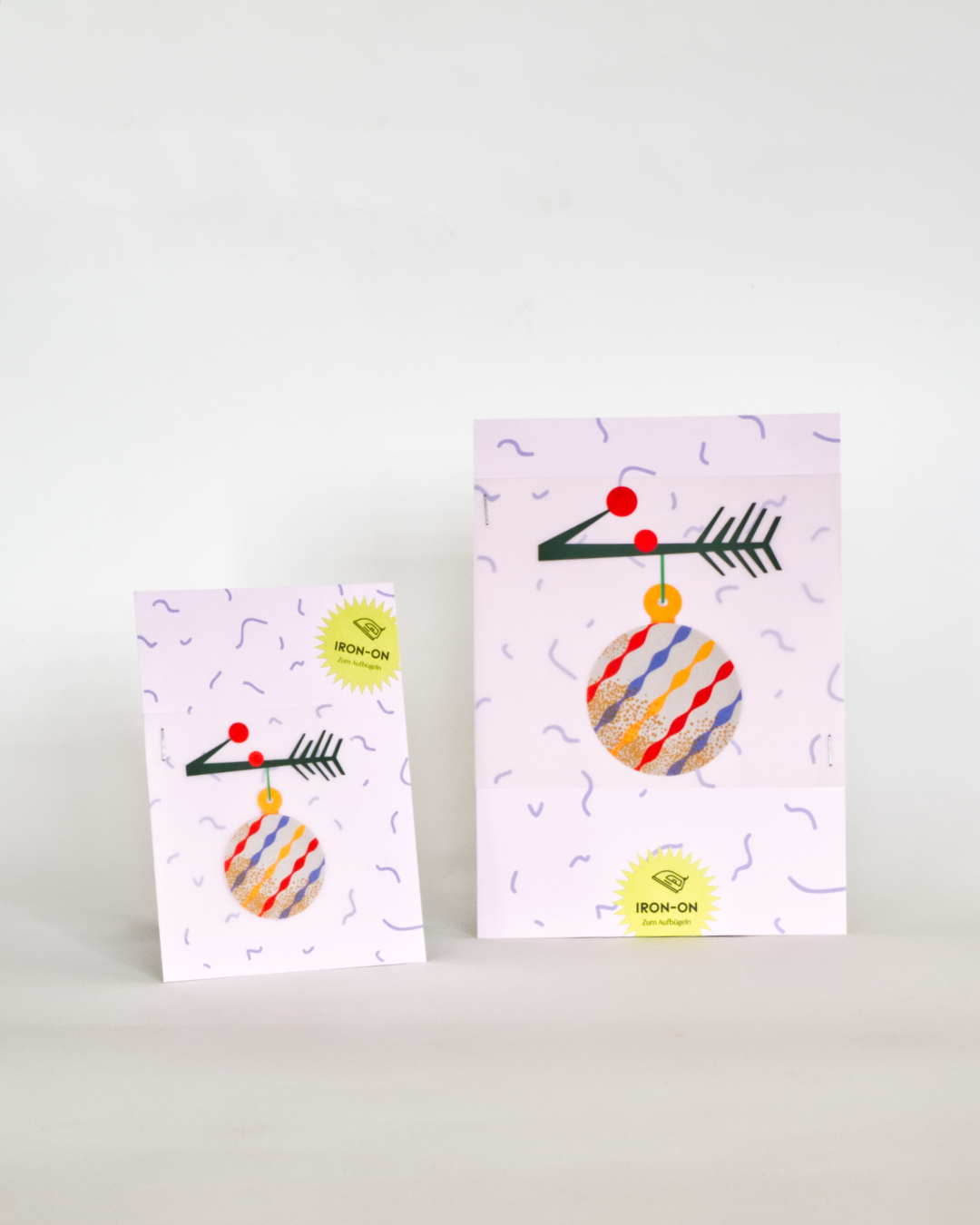 Bügelbild ♡ Zweig mit Kugel