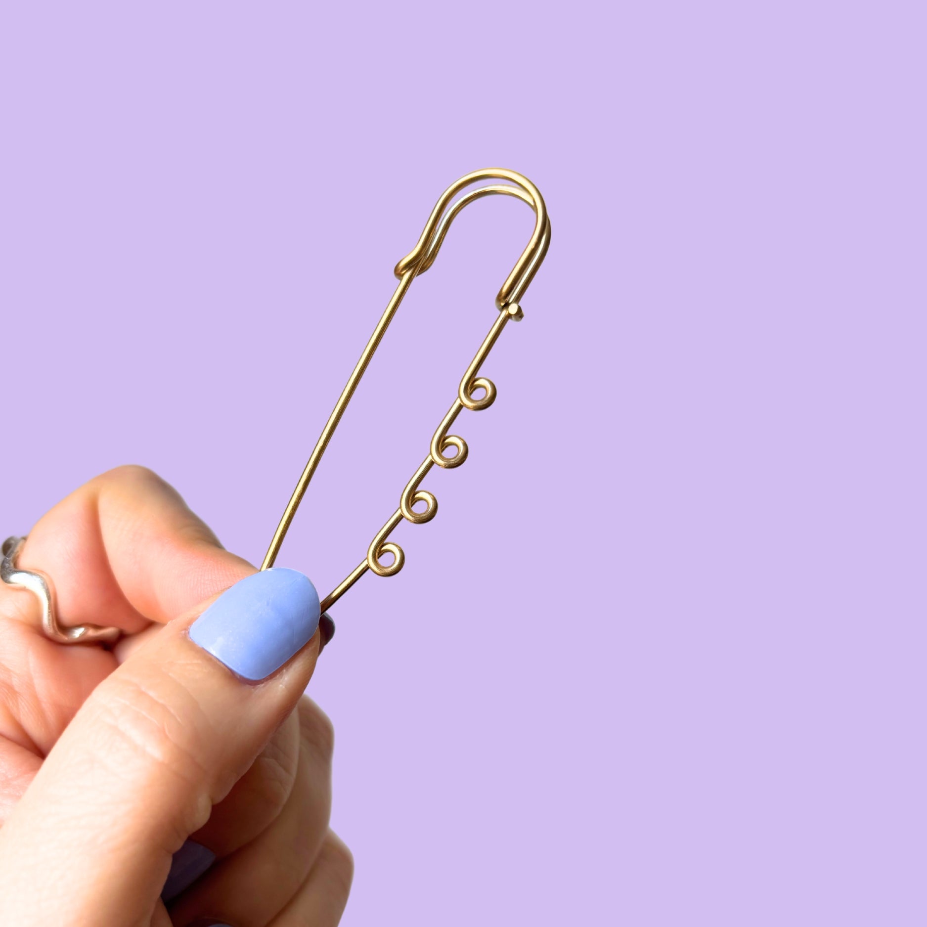 Basic Pin with 4 Loops